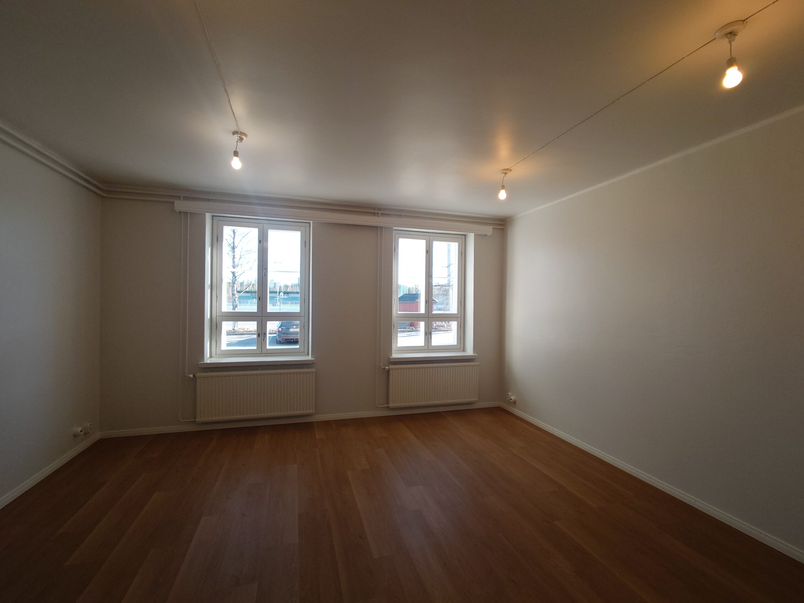 Yksi tiloista remontin jälkeen.