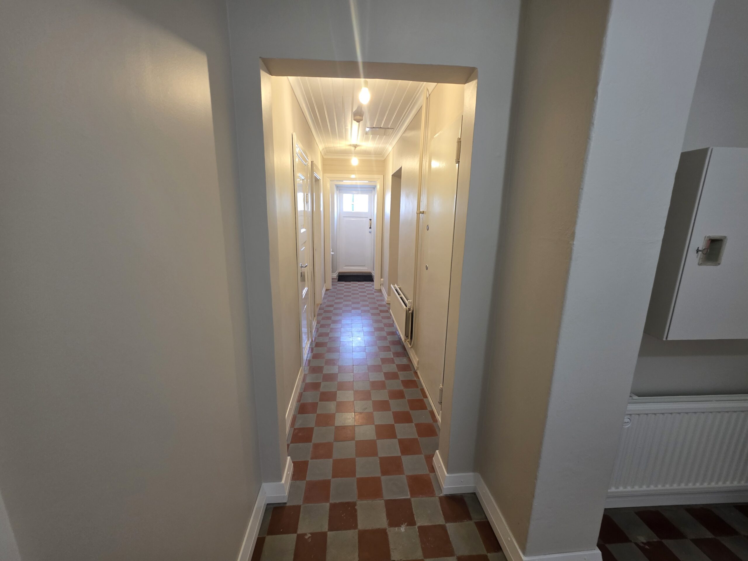 Pohjakerroksen käytävä.