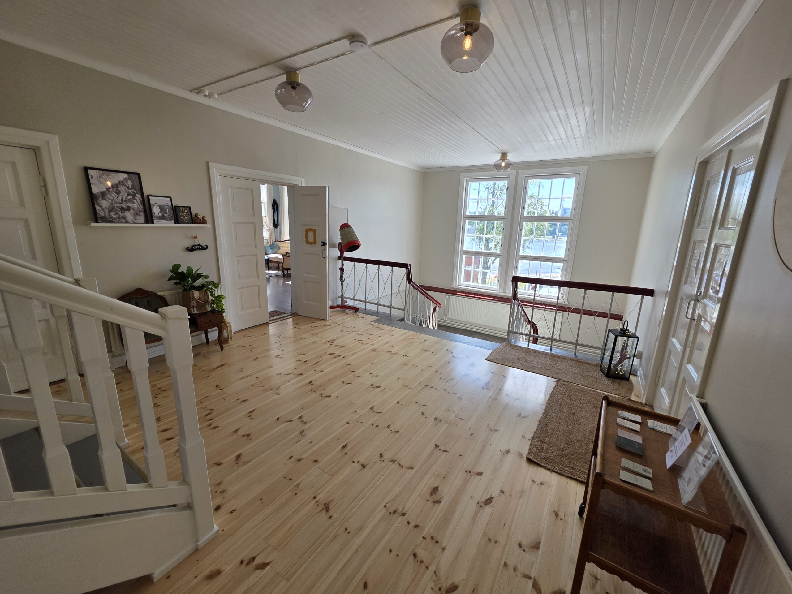 Kuva toisen kerroksen aulasta.